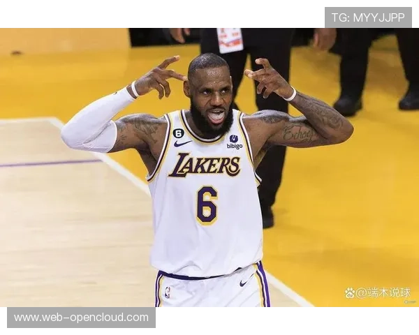 41岁詹姆斯末节得分联盟第一，12场比赛砍下100分展现不老传奇